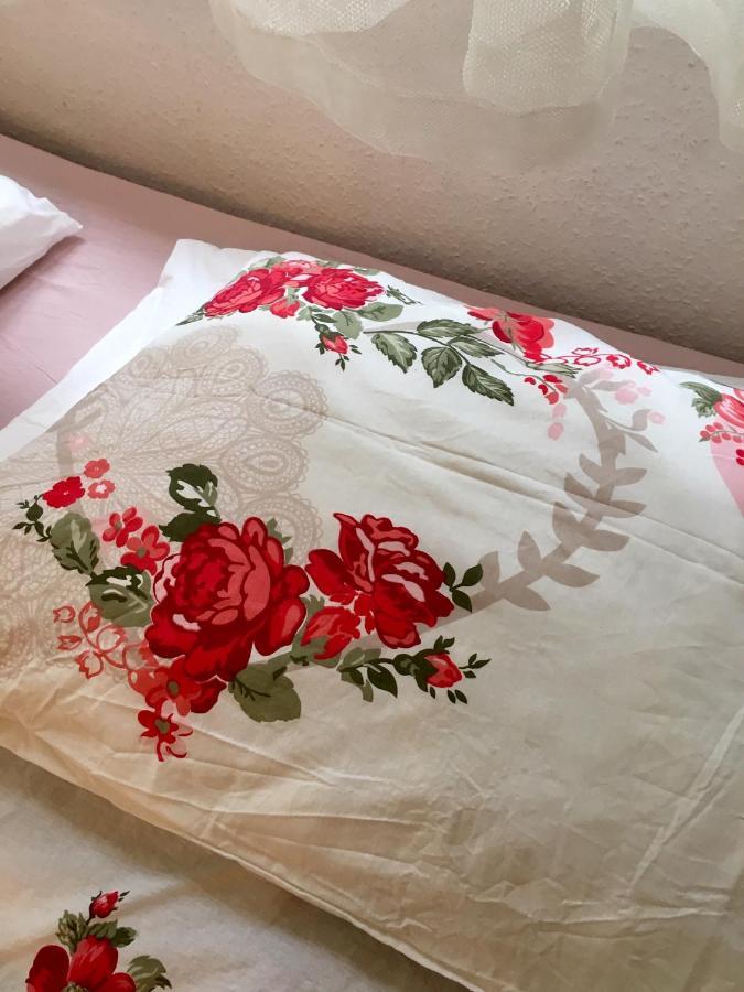 Romantic Two Bedroom Close To Normafa With Private Parking Appartement *